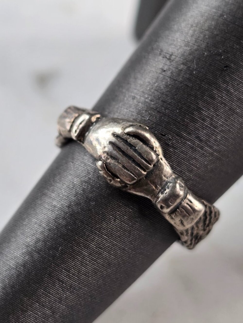 Womens Vintage Sterling Silver Holding Hands Friendship Ring 2.6g #E4130